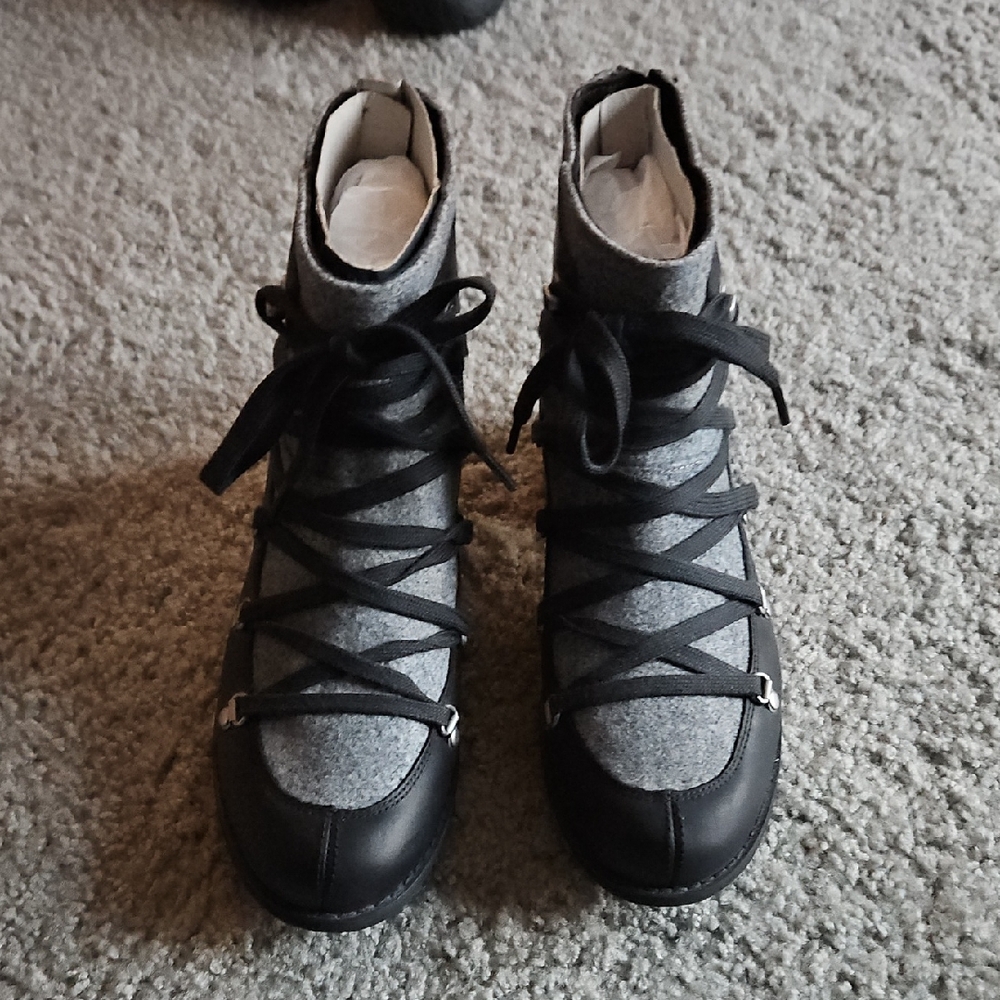Merrell Women's Stylish Gray and Black Lace-Up Boots with Back Zipper